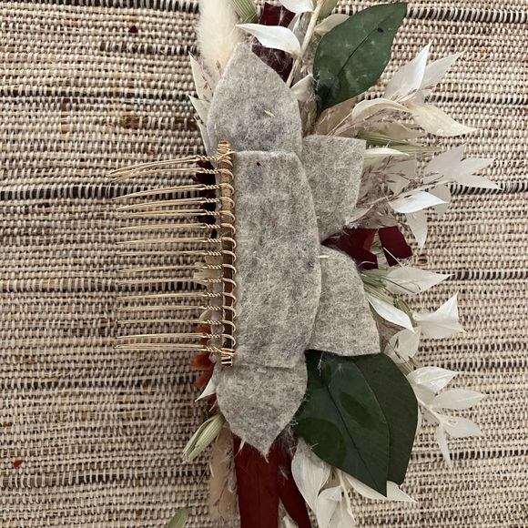 Wedding dried flower hair comb - Picture 3 of 5